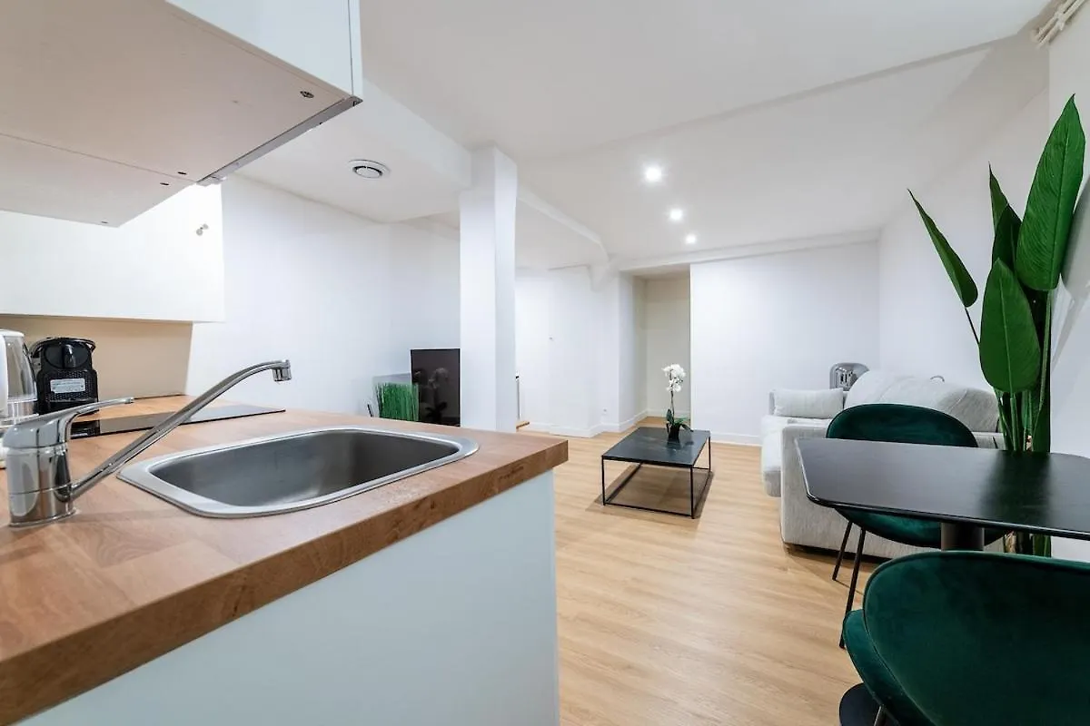 Avenue Breteuil Family - 11 Pers - Unique - Cosy Apartment Paris 0*,  France